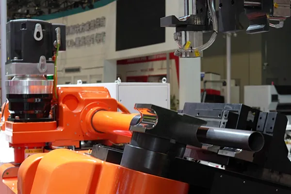 ماكينة ثني الأنابيب المعدنية (CNC)